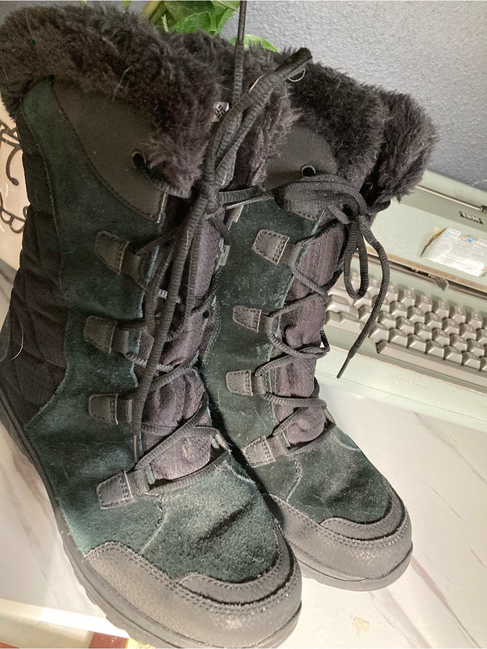 Columbia Women's Black Winter Lace-Up Fur-Trim Boots - Picture 9 of 16